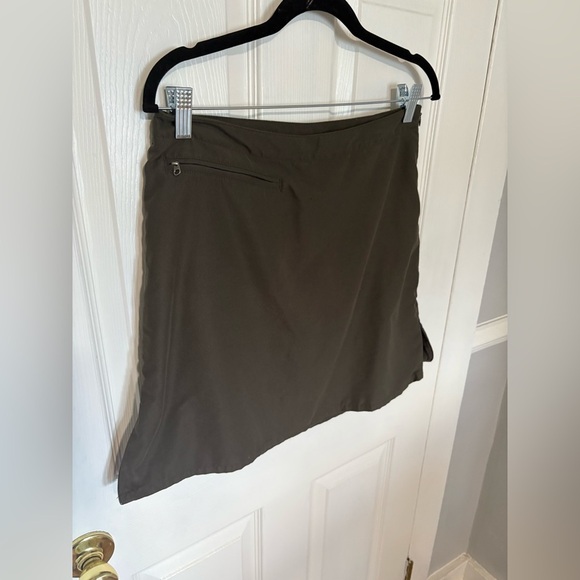 Patagonia Duway Skort in Brownish Olive | Athletic Hiking Skort | Size 6 - Picture 2 of 10